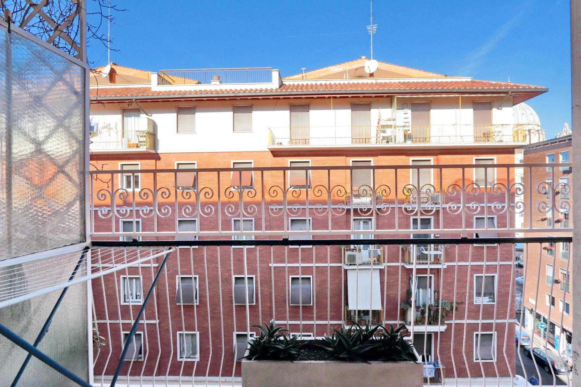 Center Of Near Vatican And Trastevere Garage Included In The Price Place For Jubilee * Roma