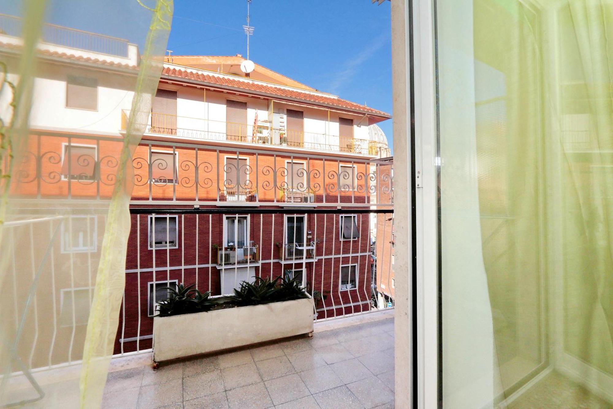Center Of Near Vatican And Trastevere Garage Included In The Price Place For Jubilee Apartamento