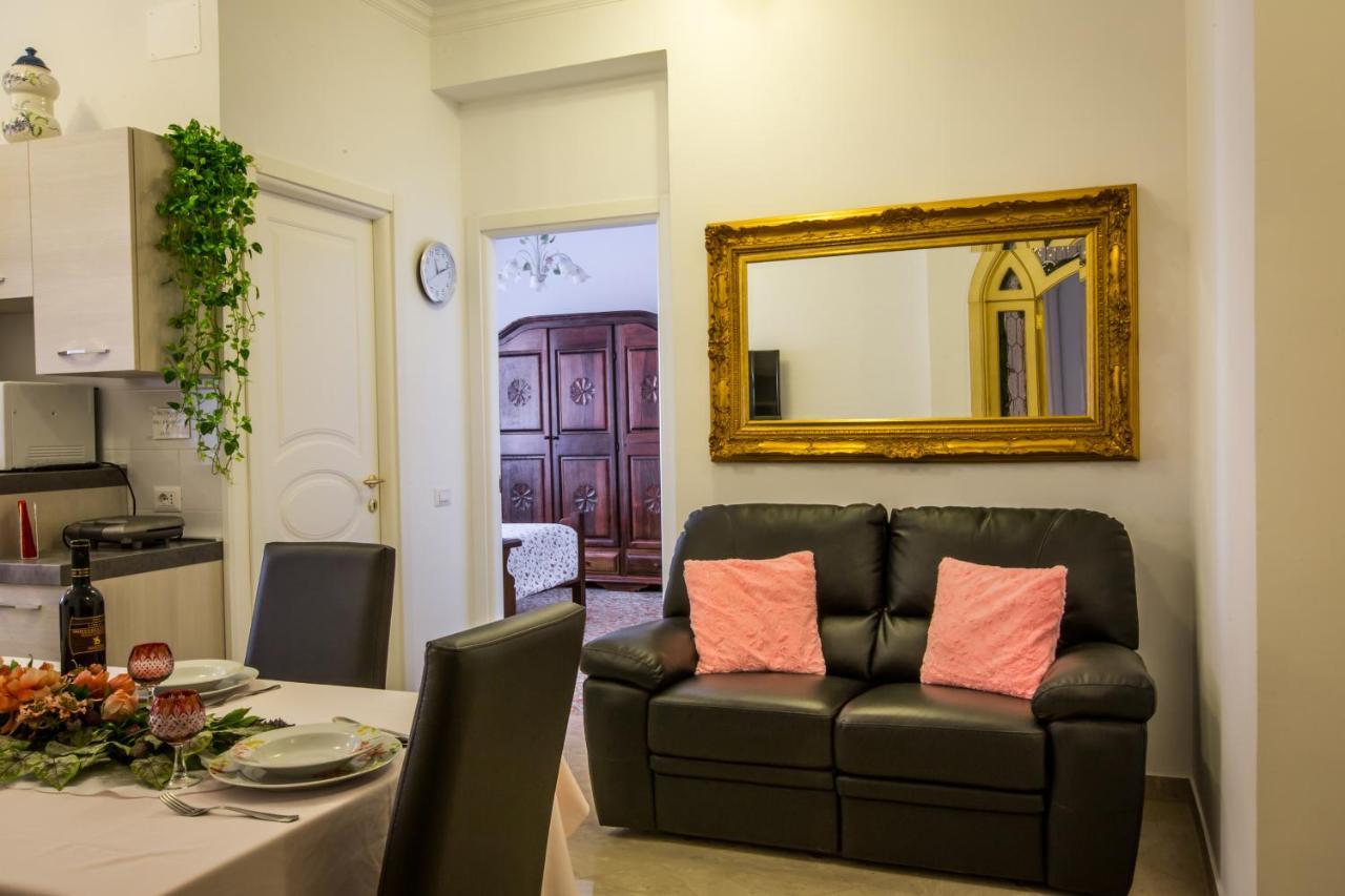 Center Of Near Vatican And Trastevere Garage Included In The Price Place For Jubilee Appartamento Roma