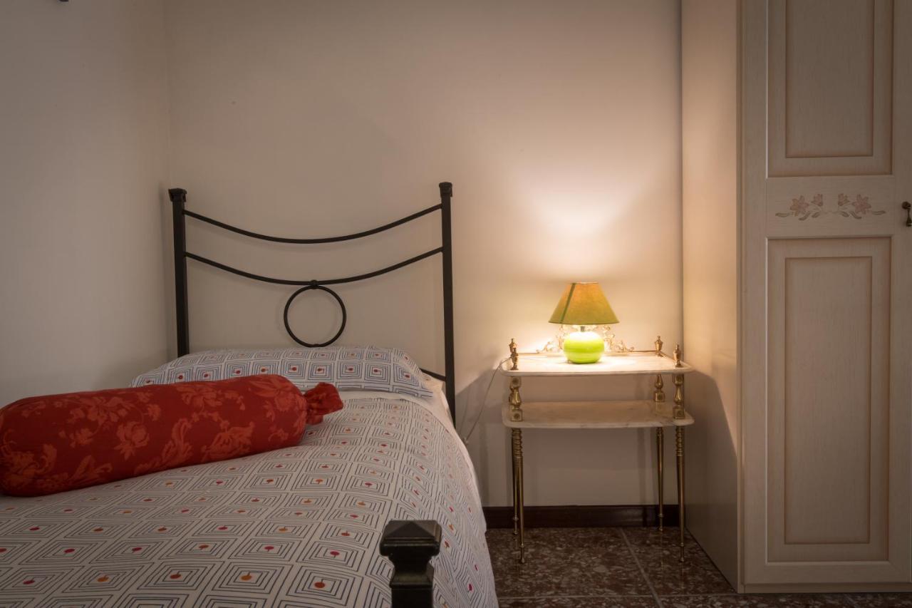 Center Of Near Vatican And Trastevere Garage Included In The Price Place For Jubilee Appartamento Roma